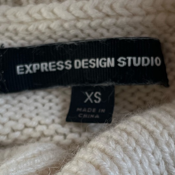 ππ°π 4 for $20 Express Design Studio Sweater - Picture 3 of 6